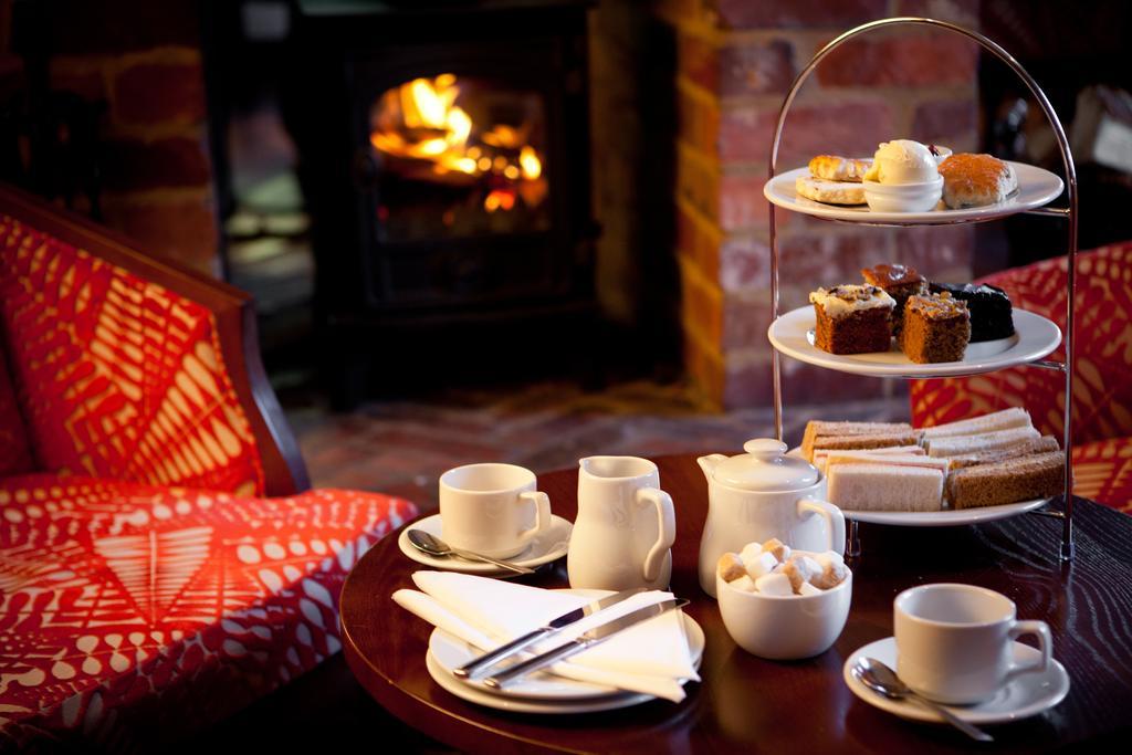 The White Horse Hotel Hertingfordbury Bagian luar foto